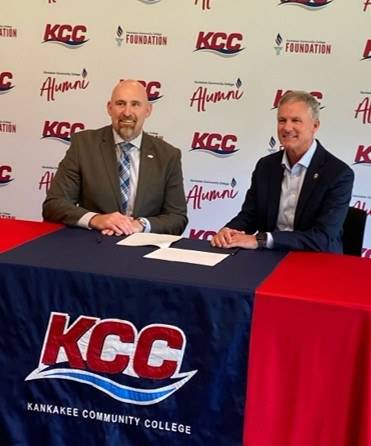 KCC President Dr. Micahel Boyd (left) and USF President Dr. Ryan C. Hendrickson (right) at a signing ceremony on KCC’s campus.